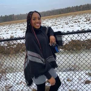 Meet your Posher, Moniqua